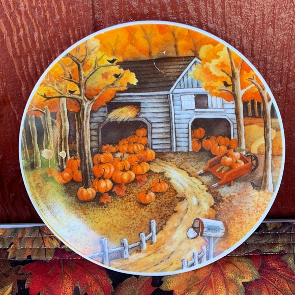 Other - 🎃 Pumpkin Barn Plate